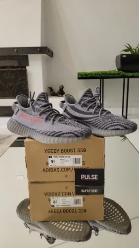 Yeezy Boost 350 V2 Beluga 2.0 - Tamanho 41BR / 43.5EUR