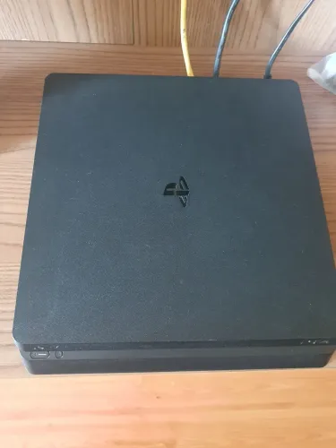 PlayStation 4 em Estado de Novo + 3 Controles + 6 Jogos (tenho Caixa e NF)