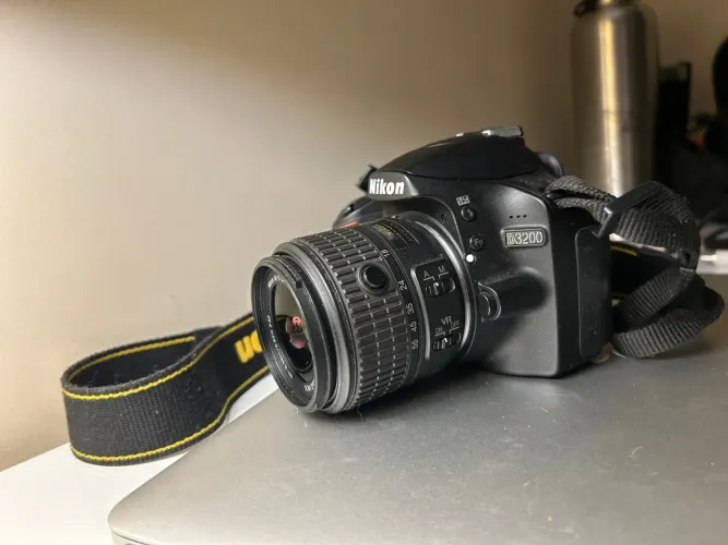 Câmera DSLR Nikon D3200 com Lente 18-55mm