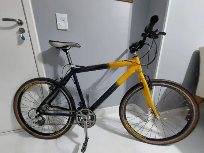 BICICLETA MONTANBIKE, ARO 26.
