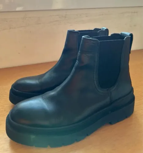 Bota de couro Zara 39 - medida do pé 26 cm