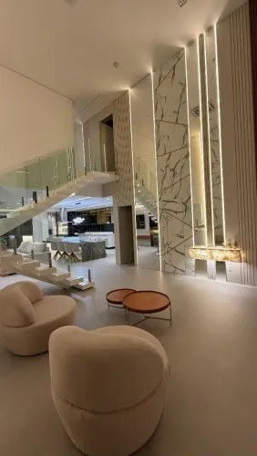 Casa com 4 suítes, escritório. DCE e home cinema, disponível pra locação, Alphaville 