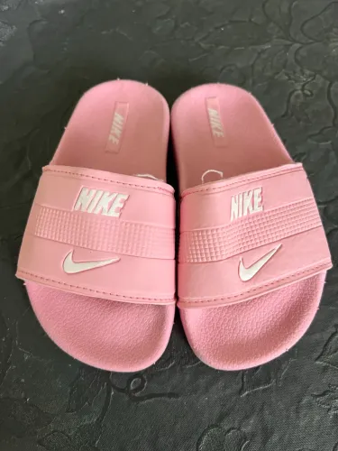 Chinelo infantil Nike 
