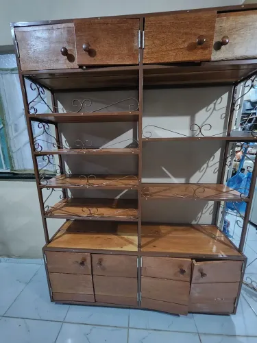 Estante de Ferro.