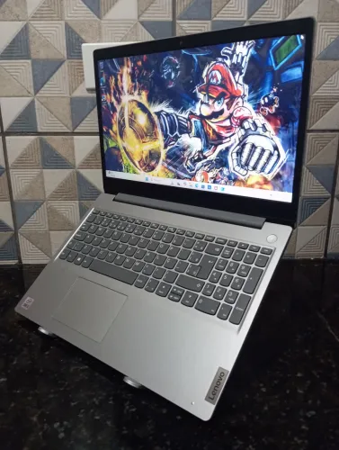 Notebook Lenovo - Tela grande e design elegante
