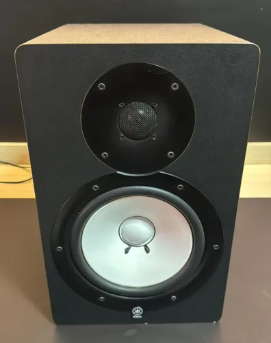 Par de monitores Yamaha HS 80 