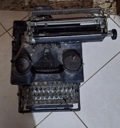 Máquina de escrever antiga Royal