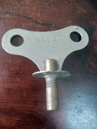 Chave de corda relógio antigo