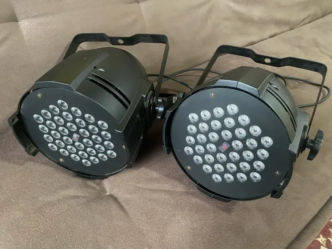 2 Refletores LED PAR 36 RGB com DMX - Iluminação Profissional para Eventos!