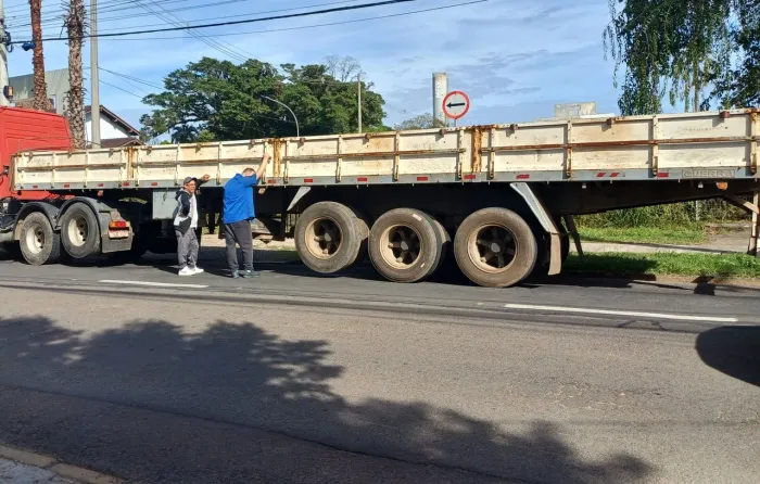 Carreta 97 assoalho de ferro