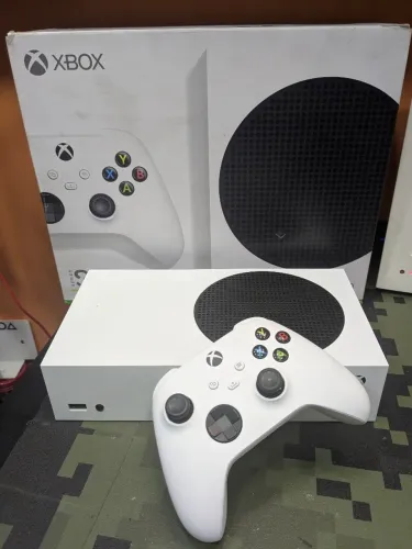 Xbox Series S - Semi Novo na Caixa