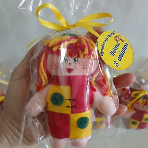 Lembrancinha aniversário Tema Emília