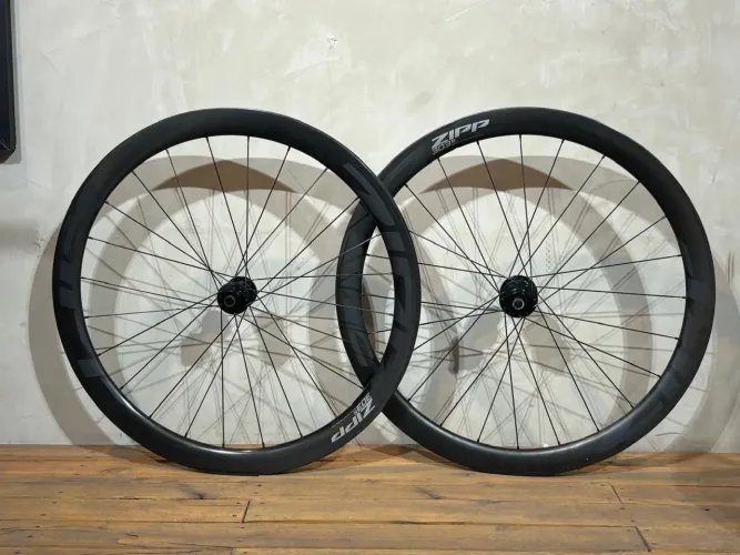 Par de Rodas ZIPP 303s Carbon
