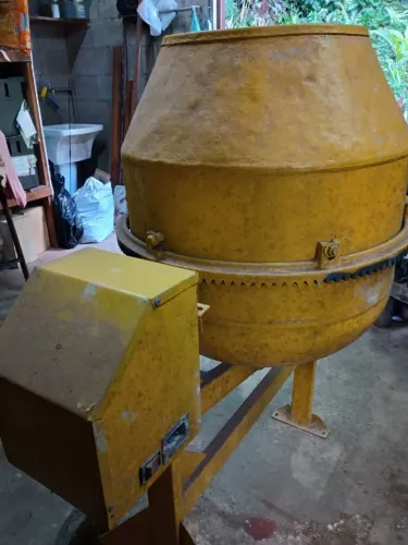 Betoneira 140L - Manitenção em dia! Perfeitas condições.