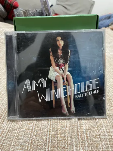 CD Amy Winehouse - Back to Black - Clássico Soul/Jazz/R&B - Ótimo Estado