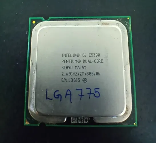 Pentium Dual-Core E5300 2.6GHz SLB9U LGA 775 + Cooler Ventoinha Grátis