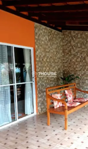 Chácara em condomínio: 3 quartos, 1 suíte, 2 salas, 3 banheiros, 2 vagas de garagem e 220m