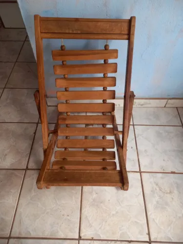 Cadeira de madeira infantil dobrável