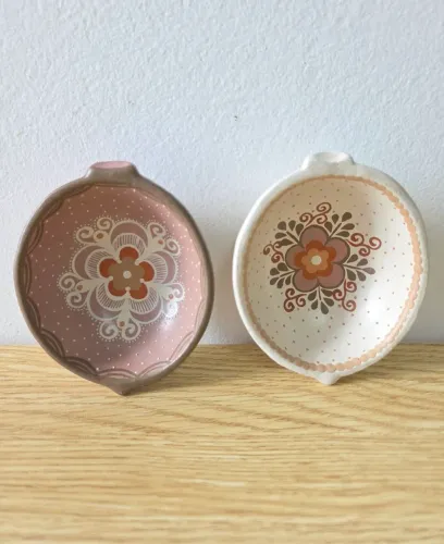 Conjunto de pequenas cerâmicas artesanais do Jequitinhonha c/ 2 peças 