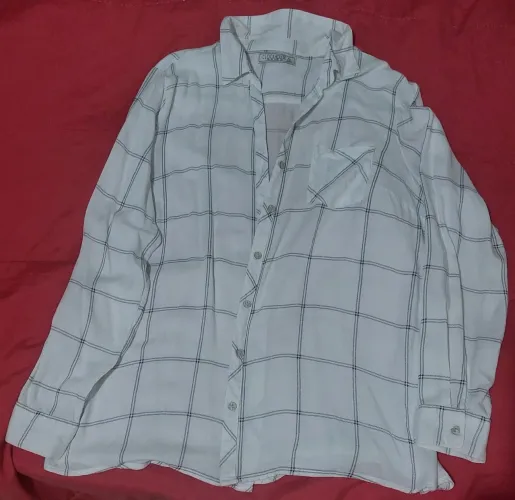Camisa branca quadriculada C&A