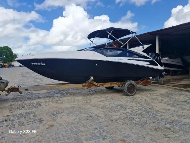 LANCHA ROYAL MARINER RM-240 2021, 10 Lugares, Motor MERCURY 200HP 4-T, Pouco Rodada, Troc