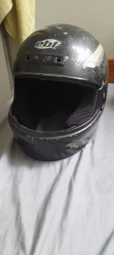 Vendo capacete usado, mas quebra o galho