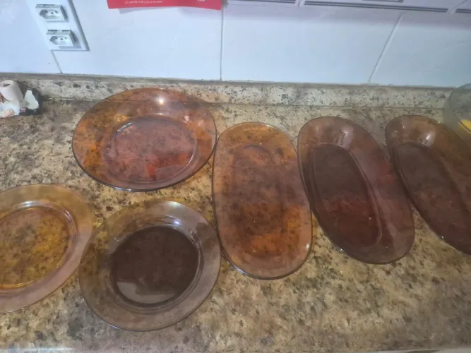 Vendo travessas e pratos