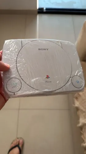 PlayStation 1 one com 1 controle