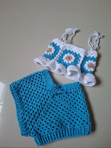 Roupa de crochê infantil