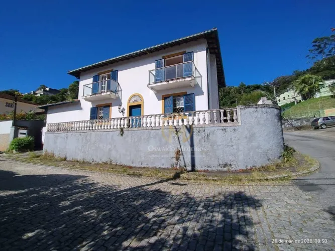 Casa com 5 dormitórios à venda, 231 m² por R$ 1.200.000,00 - Valparaíso - Petrópolis/RJ