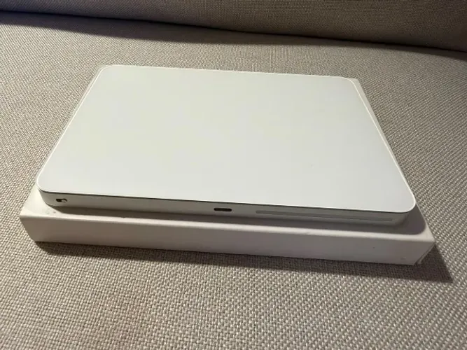 Apple Magic Trackpad com caixa e cabo