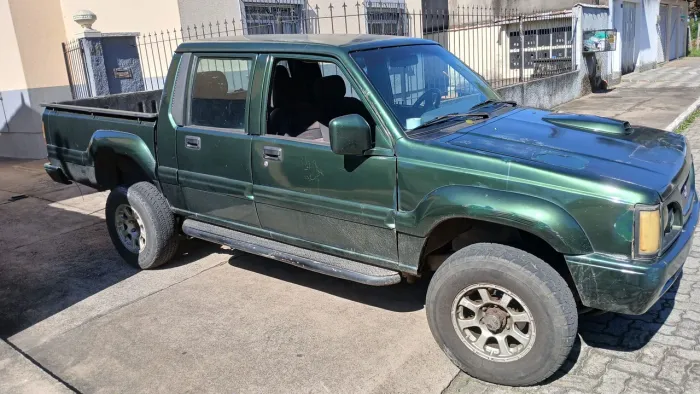 Mitsubishi L200 GLS 2.5 4X4 CD Diesel 2000