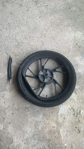 Roda pé de galinha quebrada 