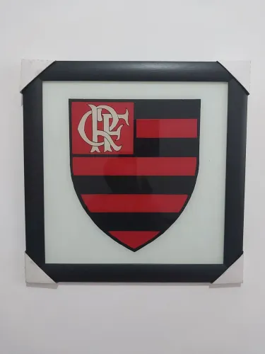 Quadro pintado a mão e emuldurado.