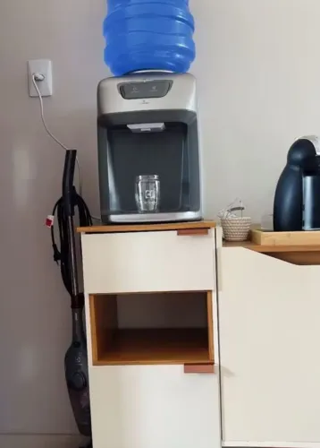 Armário pra garrafão d'água
