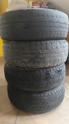 Pneus 225/65R17 usados