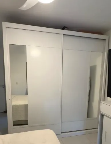 GUARDA-ROUPA CASAL EUROPA TRIUNFO COM ESPELHO - IMPECÁVEL
