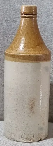 GARRAFA ANTIGA EM CERÂMICA ESMALTADA 