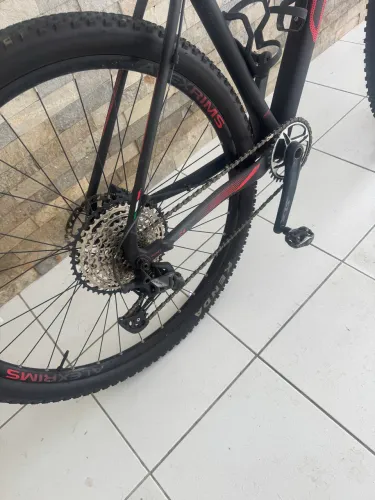 Bike Oggi 7.4 seminova bem conservada