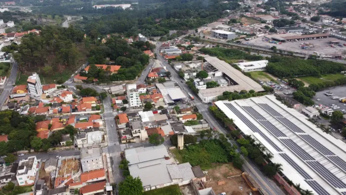 Lote na parte alta com ampla frente, belíssima vista, ideal para casas geminadas