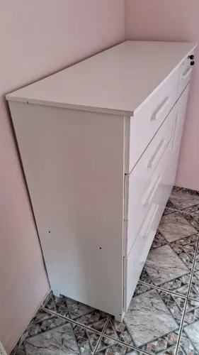 Cômoda Milão seminova 