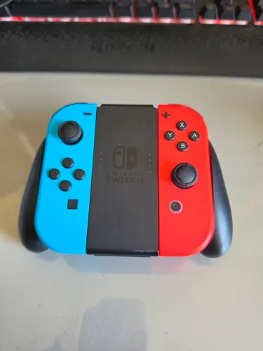 Nintendo Switch v1 Completo + 3 Jogos + Cartão Samsung 64GB | Como Novo!