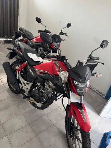 Vendo moto nova 