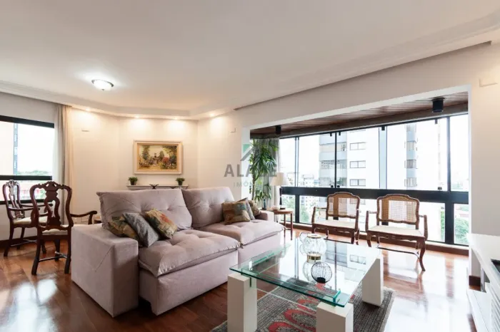 Apartamento para venda em Moema com 4 quartos, sendo 3 suítes, 164m²