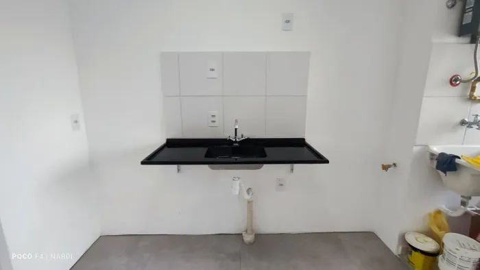 Pia de cozinha com torneira