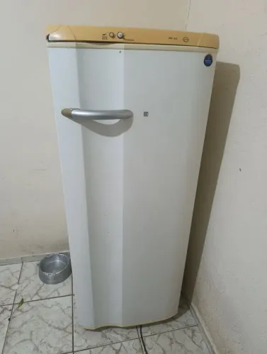 Geladeira Eletrolux R28