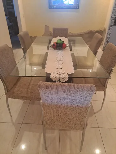 Conjunto mesa 6 cadeiras. Tampo de vidro