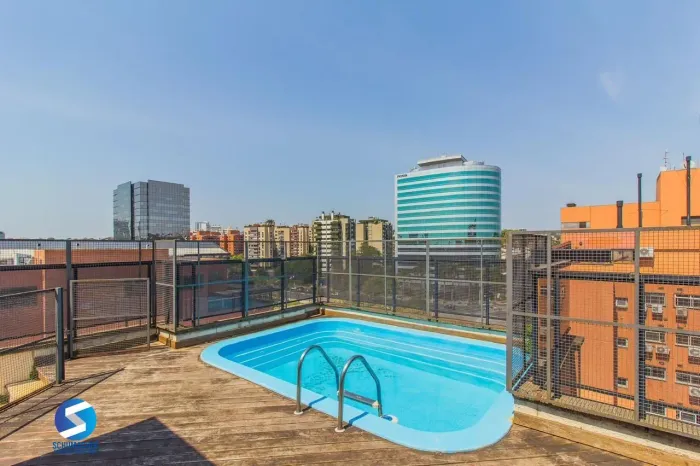 Cobertura com piscina e vista para o Iguatemi