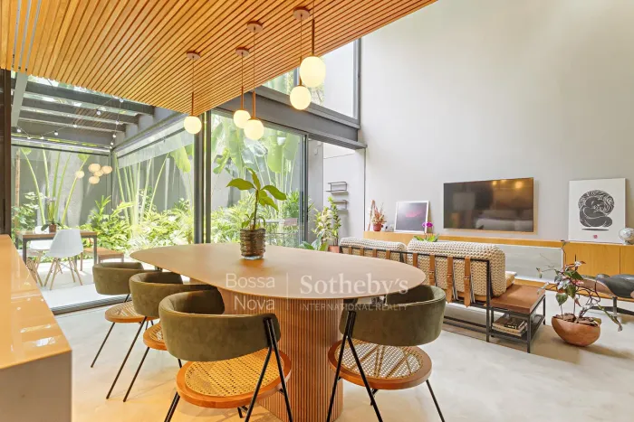 Casa diferenciada em condomínio novo