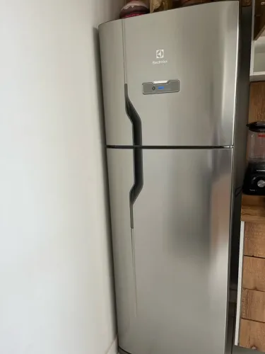 VENDO Geladeira Electrolux DFX41 ? Frost Free 371 L Inox?